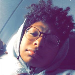 Meet your Posher, Deamil